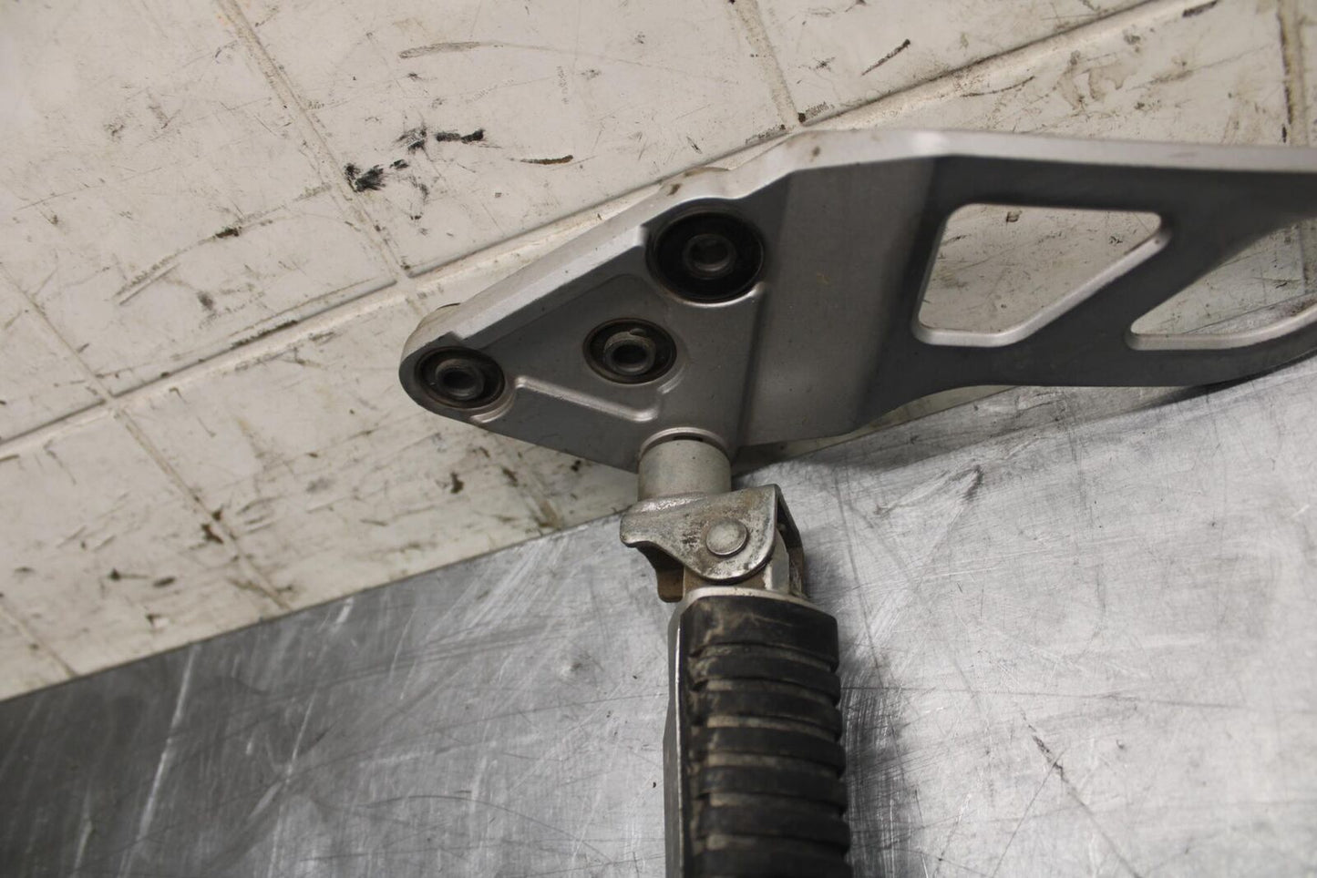 2016 Suzuki Bandit GSF1250SA ABS LEFT REARSET REAR SET DRIVER FOOT BB509 #B