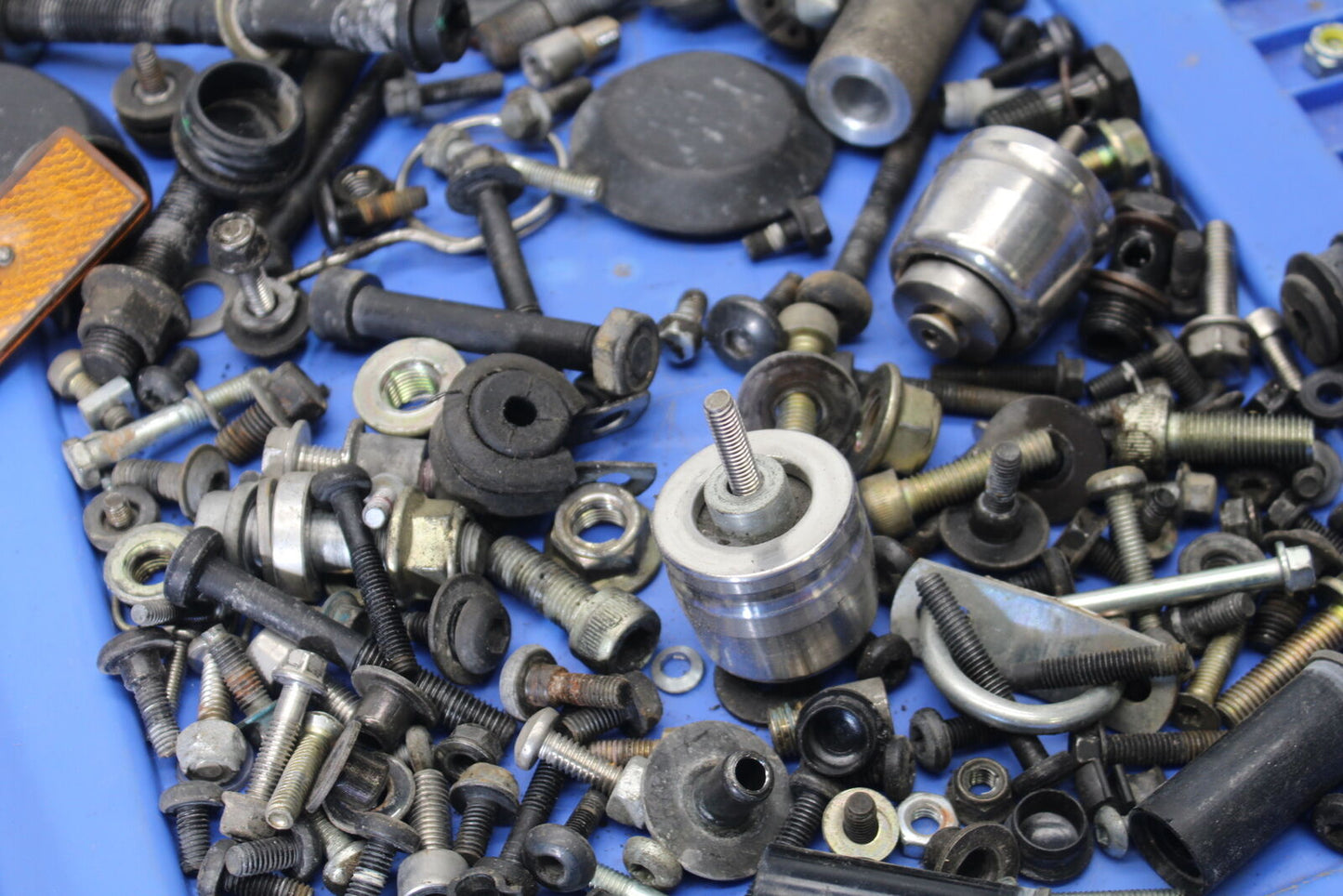 01-06 TRIUMPH TIGER 955I MOUNTING BOLTS HARDWARE MOTOR SCREWS BB693