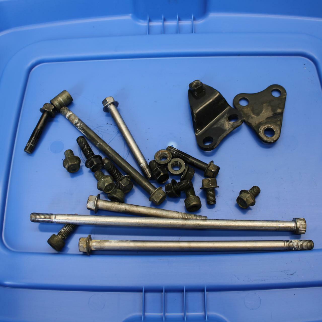02-03 YAMAHA V STAR 1100 ENGINE MOUNTING BOLTS HARDWARE MOTOR SCREWS BB308