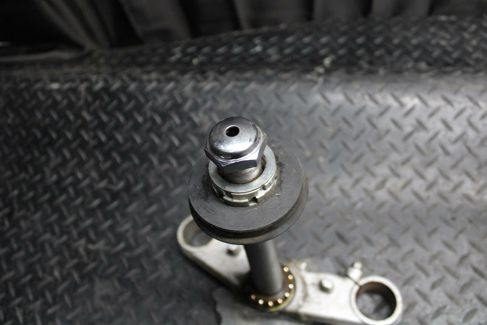 03 SUZUKI SV650S FRONT FORKS CLAMP LOWER TRIPLE TREE STEM 51410-17G20 BB219