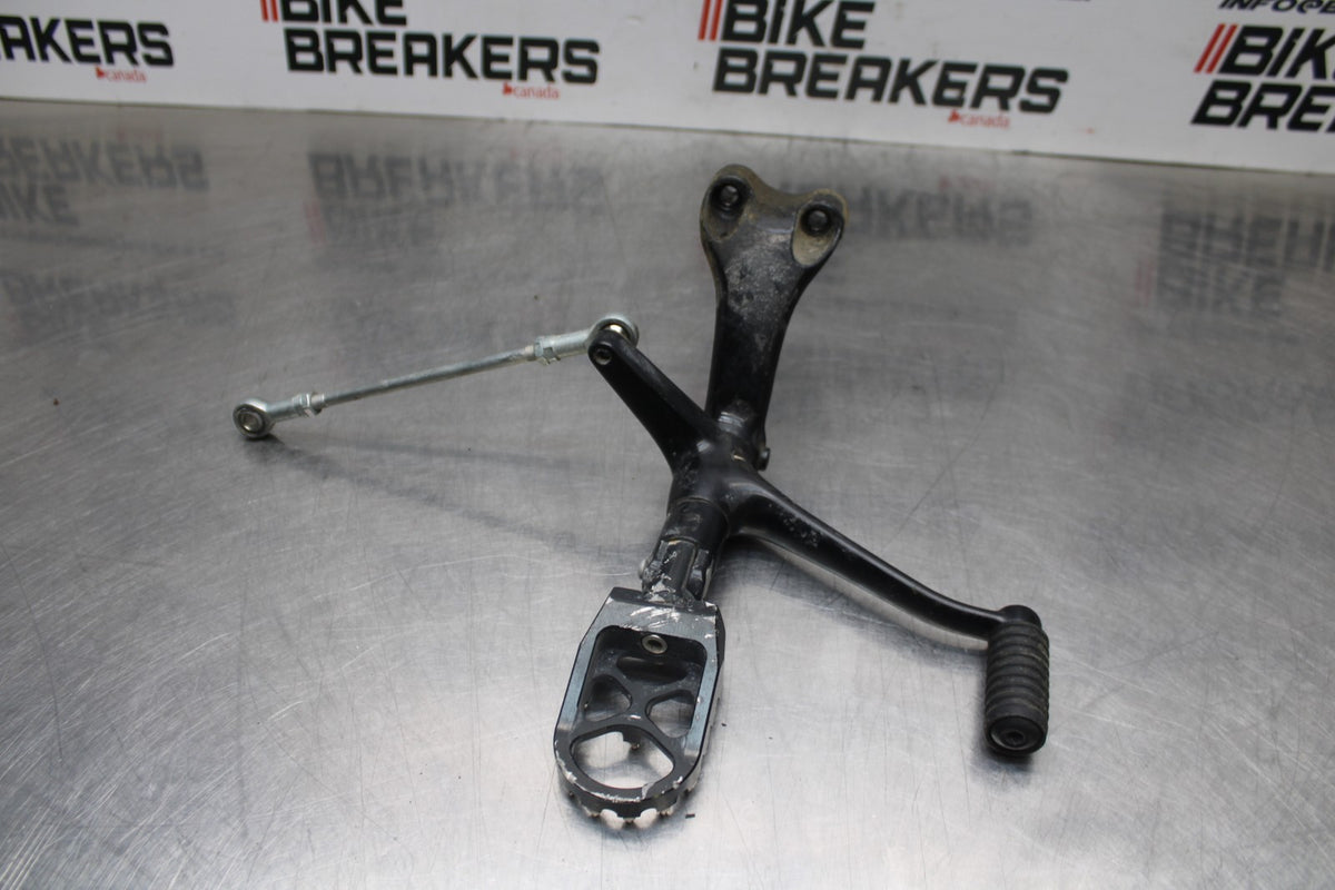 09 HARLEY-DAVIDSON SPORTSTER 1200 CUSTOM XL1200C LEFT FORWARD CONTROL BB776