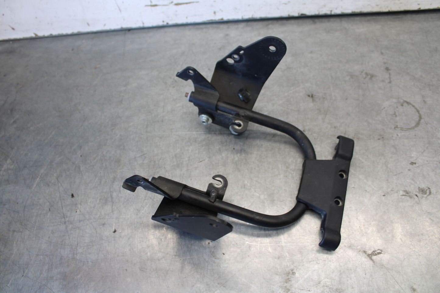 06-07 DUCATI MONSTER 695 REAR BACK TAIL LIGHT MOUNT BRACKET BB674