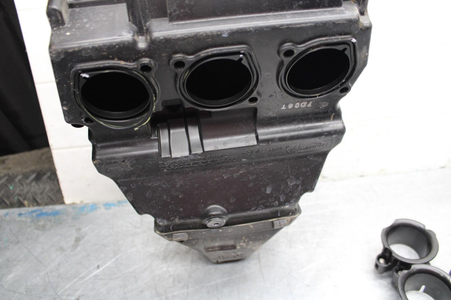 17-21 TRIUMPH STREET TRIPPLE R ABS AIRBOX AIR INTAKE FILTER BOX bb452