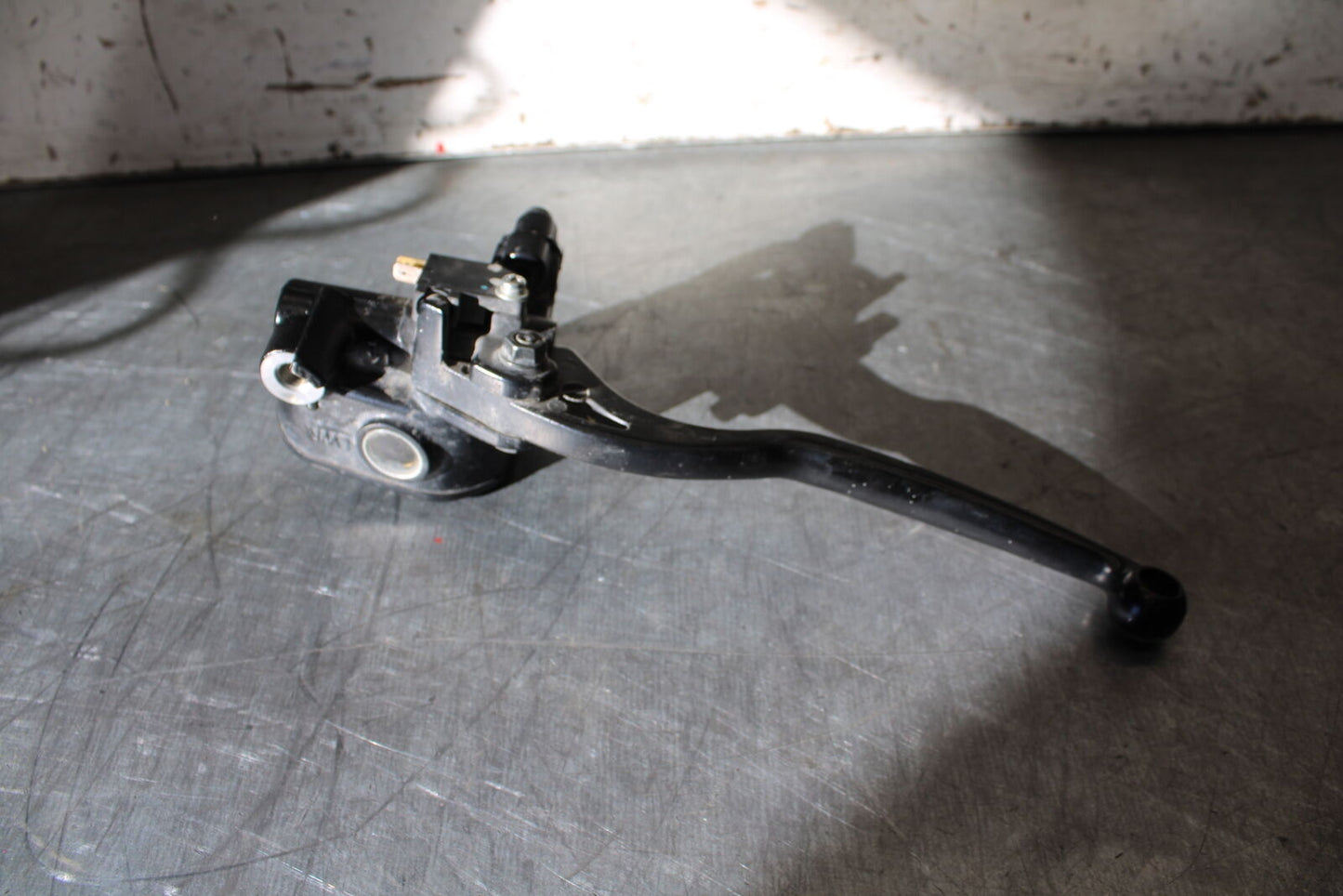 19-22 KAWASAKI Z400 FRONT BRAKE MASTER CYLINDER w/ LEVER BB708