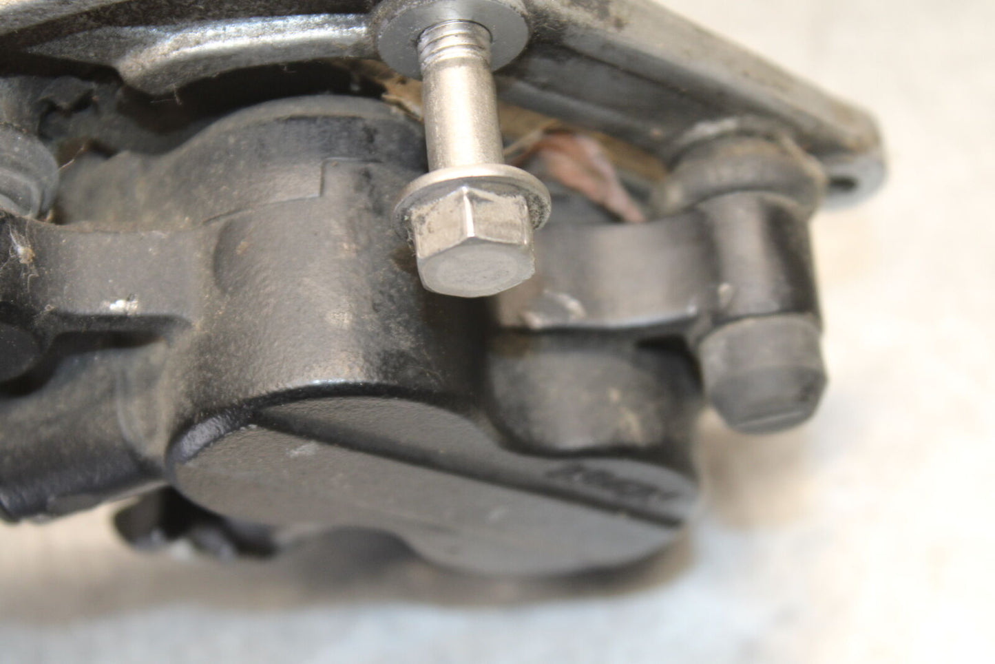 01-06 TRIUMPH TIGER 955I REAR BACK BRAKE CALIPER W MOUNT BRACKET BB693