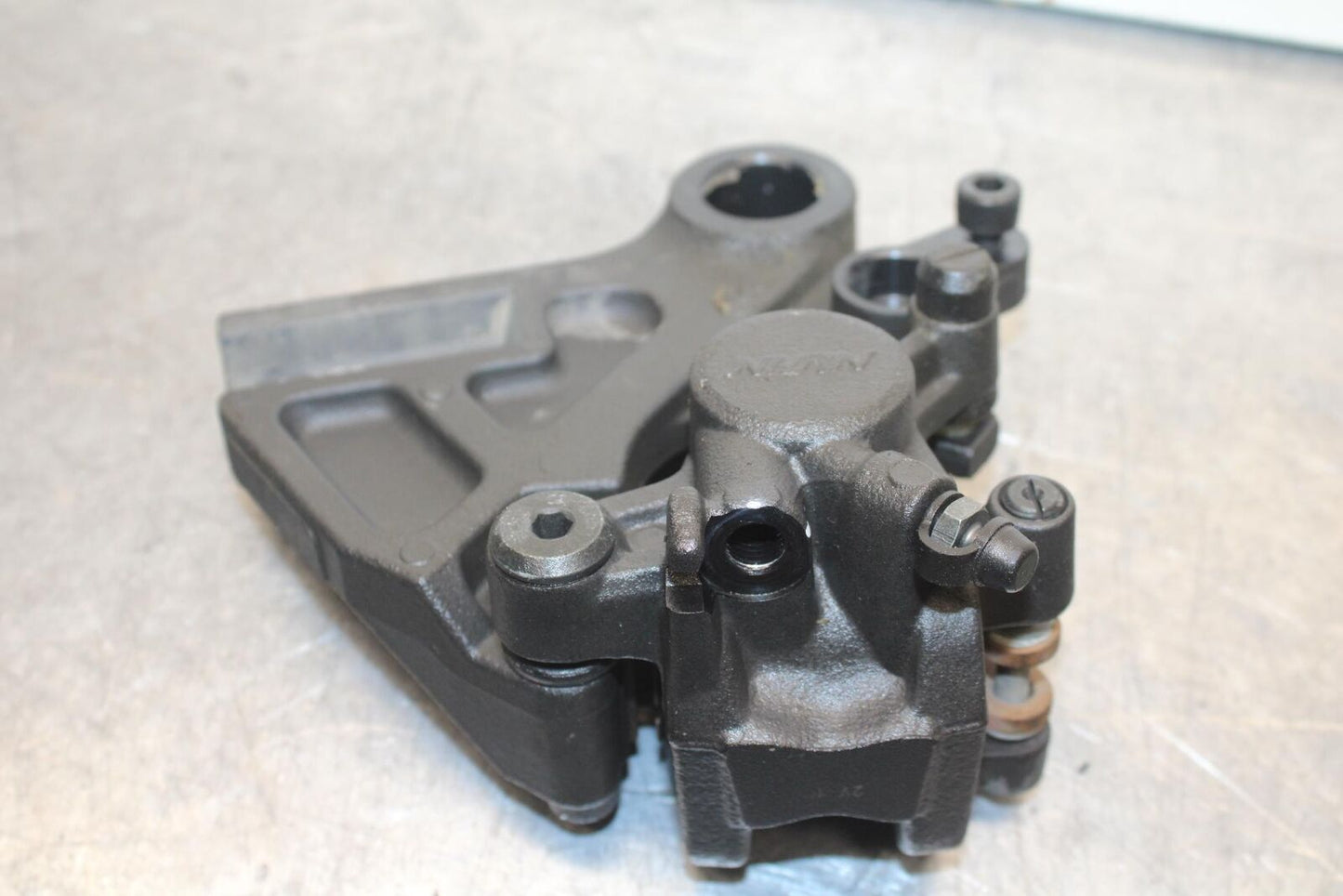23 KAWASAKI NINJA ZX6R 636 REAR BACK BRAKE CALIPER W MOUNT BRACKET BB609