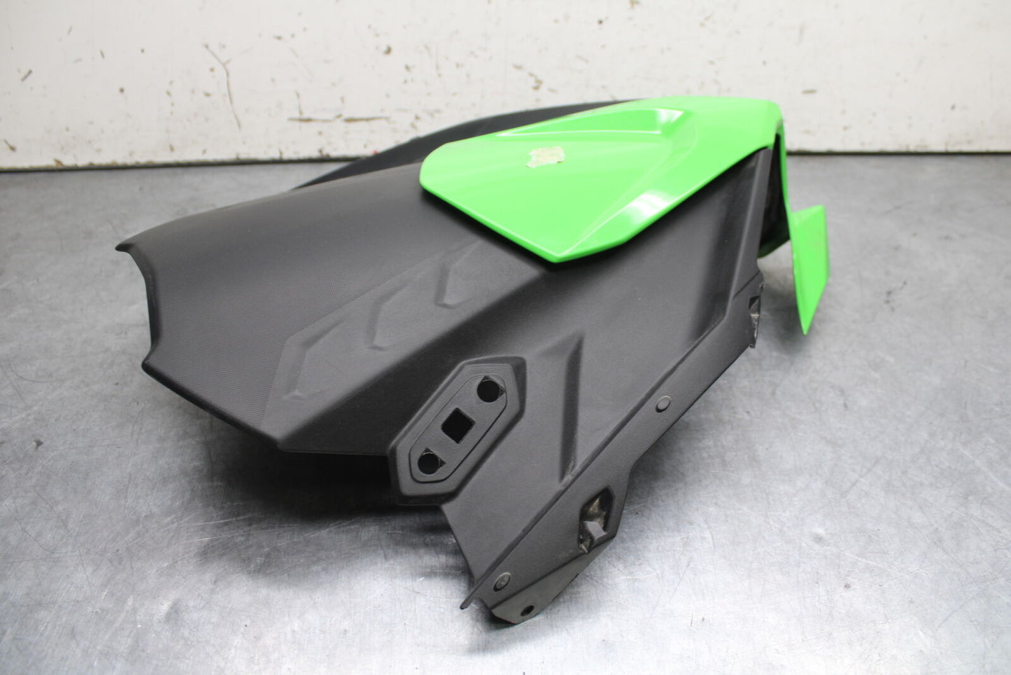 18-24 KAWASAKI NINJA 650 FRONT CENTER COWL FAIRING BB725