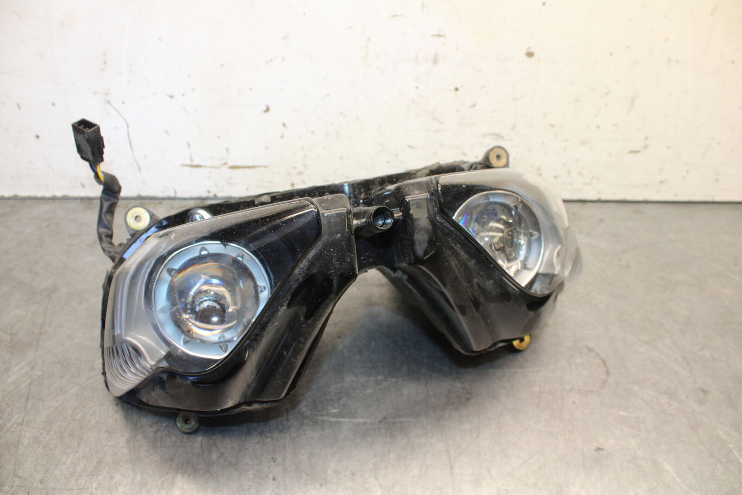 07-08 TRIUMPH DAYTONA 675 FRONT HEADLIGHT HEAD LIGHT LAMP BB685