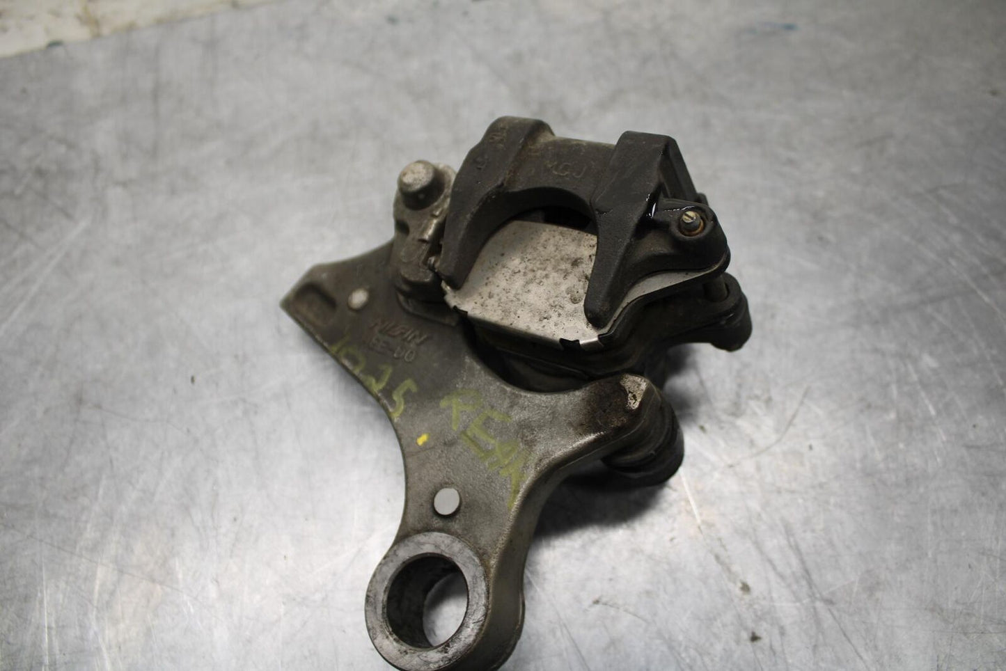 05-06 HONDA CBR600RR REAR BACK BRAKE CALIPER W MOUNT BRACKET BB479