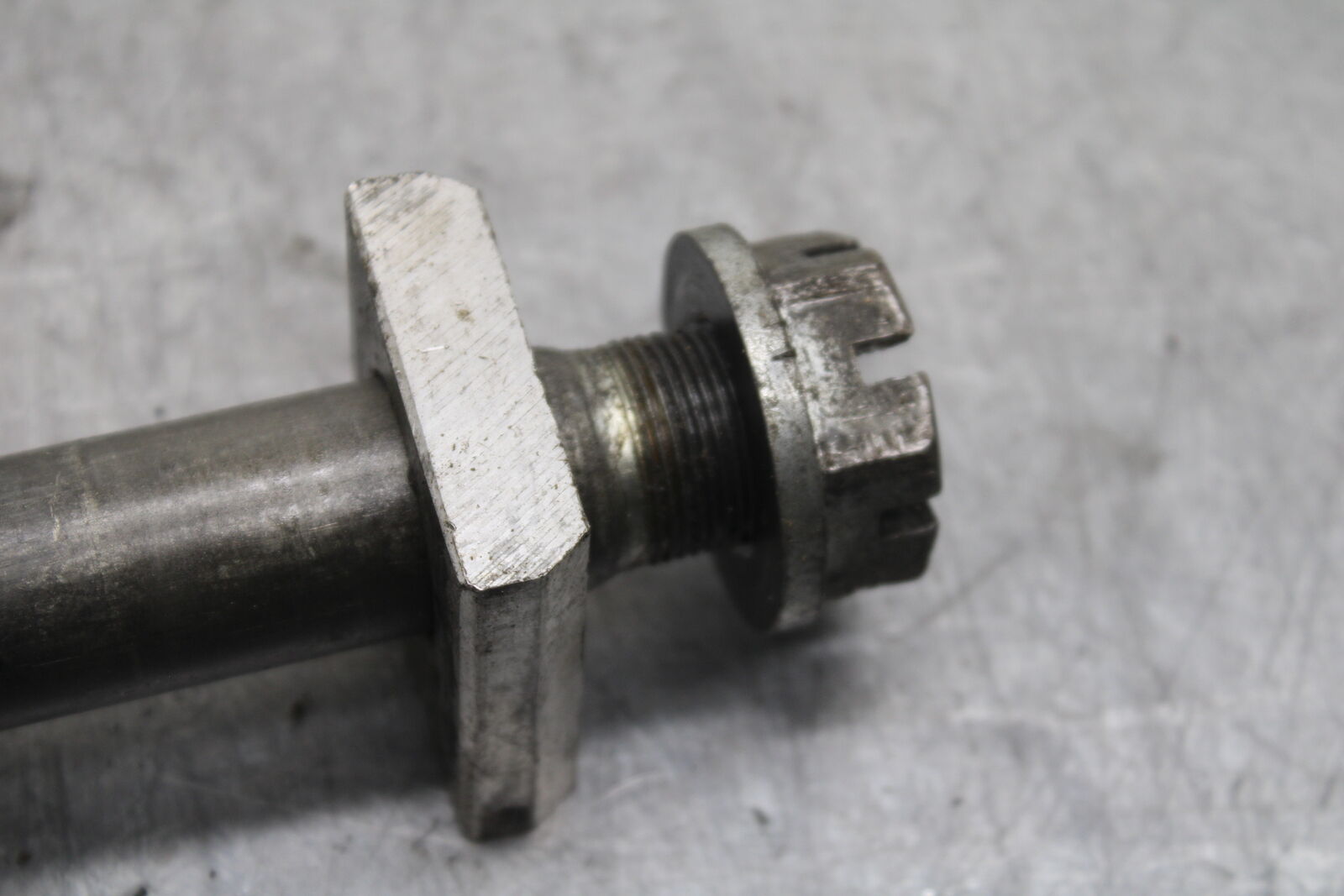 01-03 SUZUKI GSXR600 REAR AXLE BACK WHEEL RIM PIVOT BOLT AXEL BB336