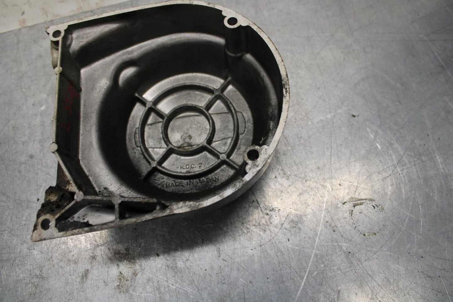 75 SUZUKI GT 550 STATOR MAGNETO ALTERNATOR GENERATOR COVER BB72