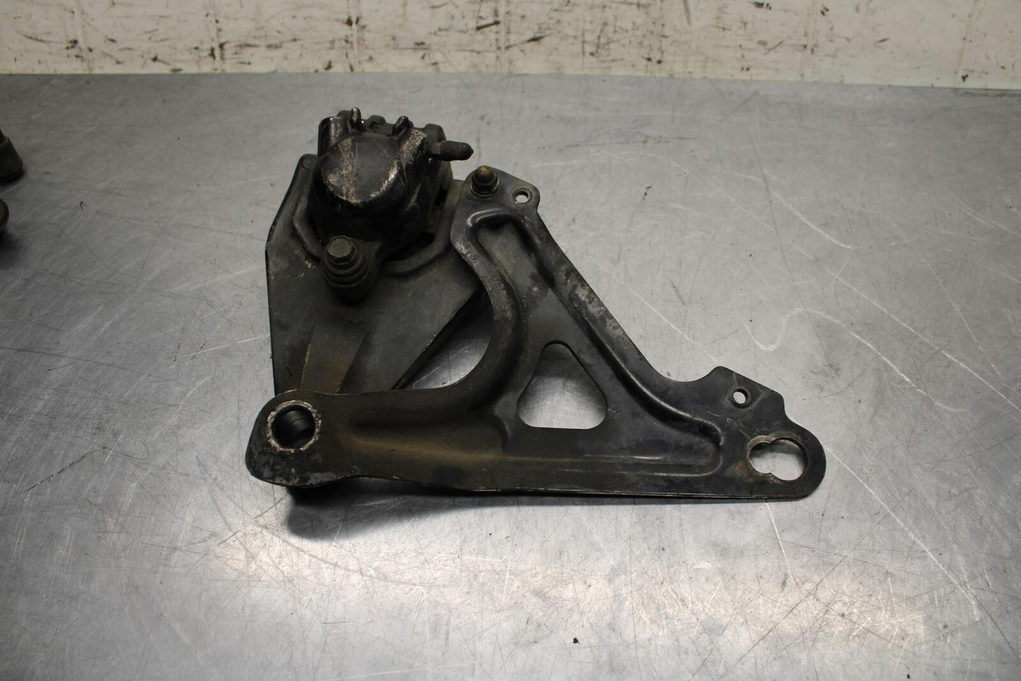 1979 Yamaha XS1100 REAR BACK BRAKE CALIPER W MOUNT BRACKET BB572