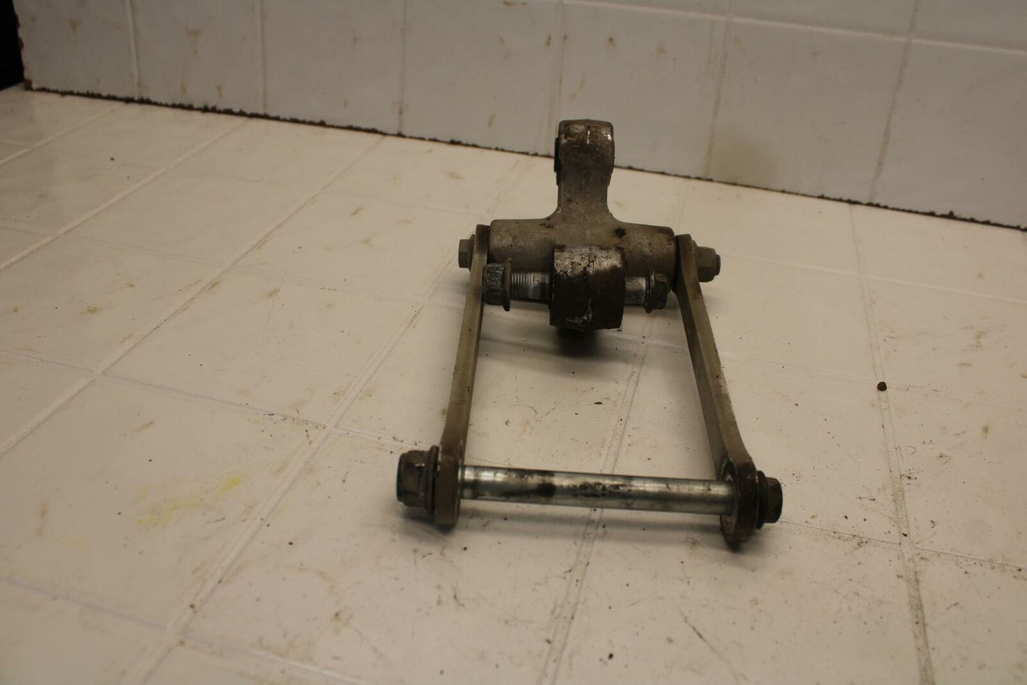 01-02 SUZUKI GSXR750 REAR DOGBONE SHOCK LINKAGE LINK BB402