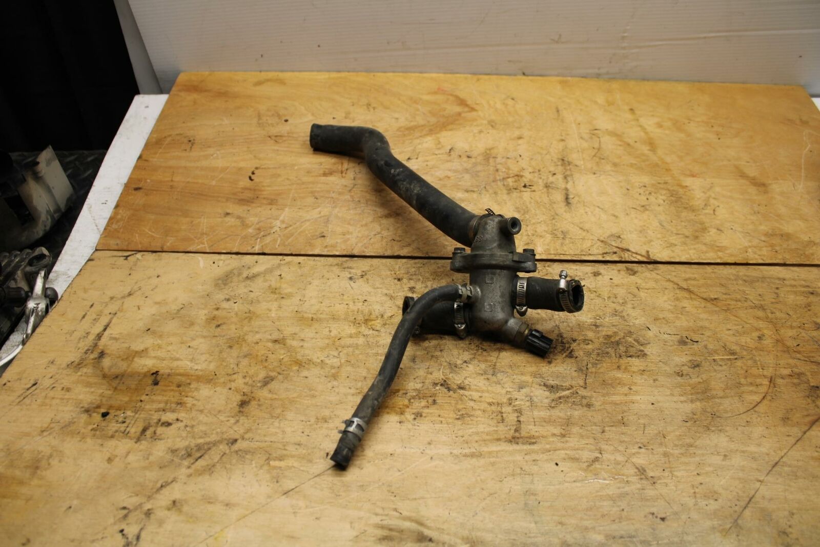 02-03 SUZUKI VSTROM 1000 THERMOSTAT HOUSING BB331