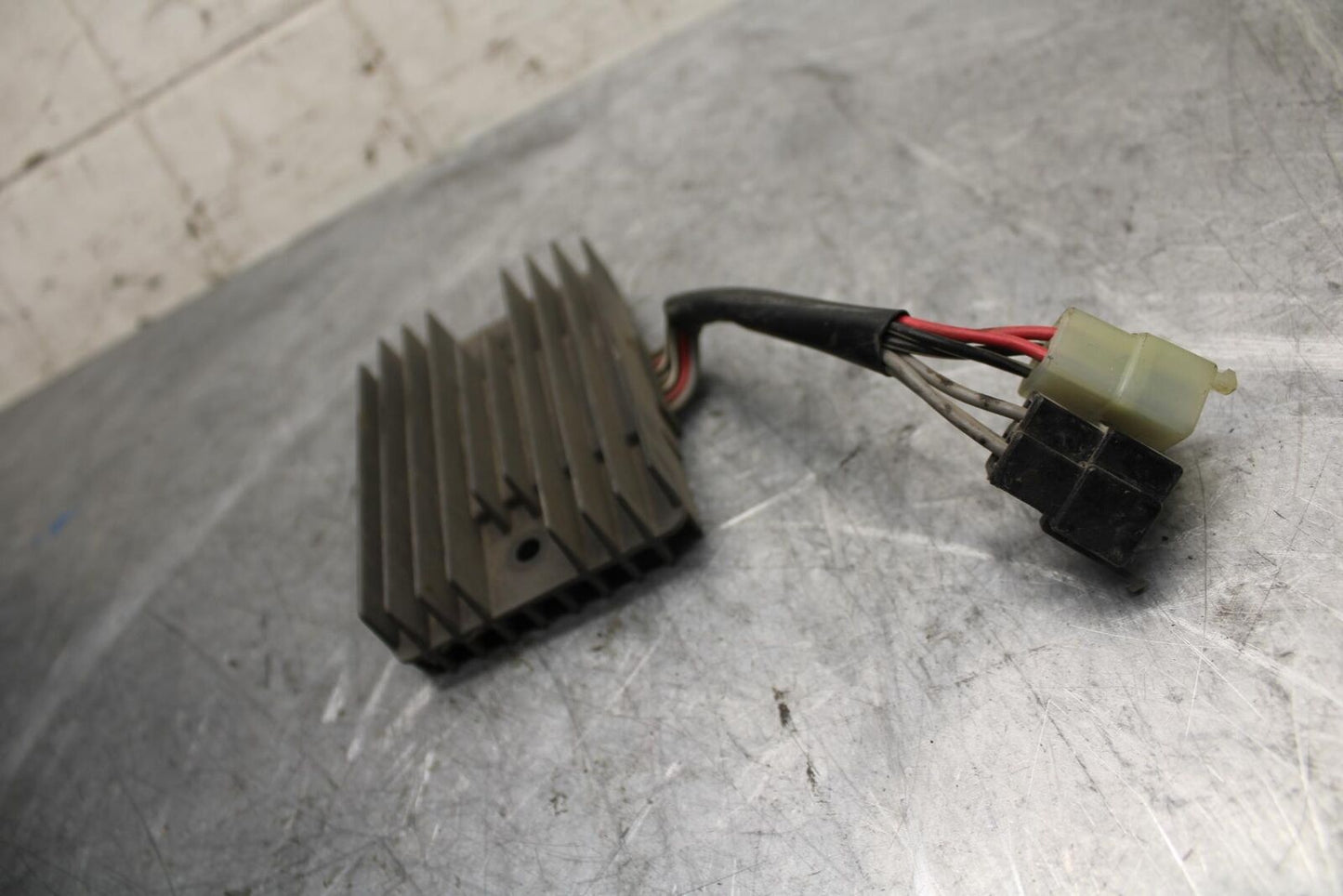 1998 Suzuki TL1000S RECTIFIER VOLTAGE REGULATOR BB508