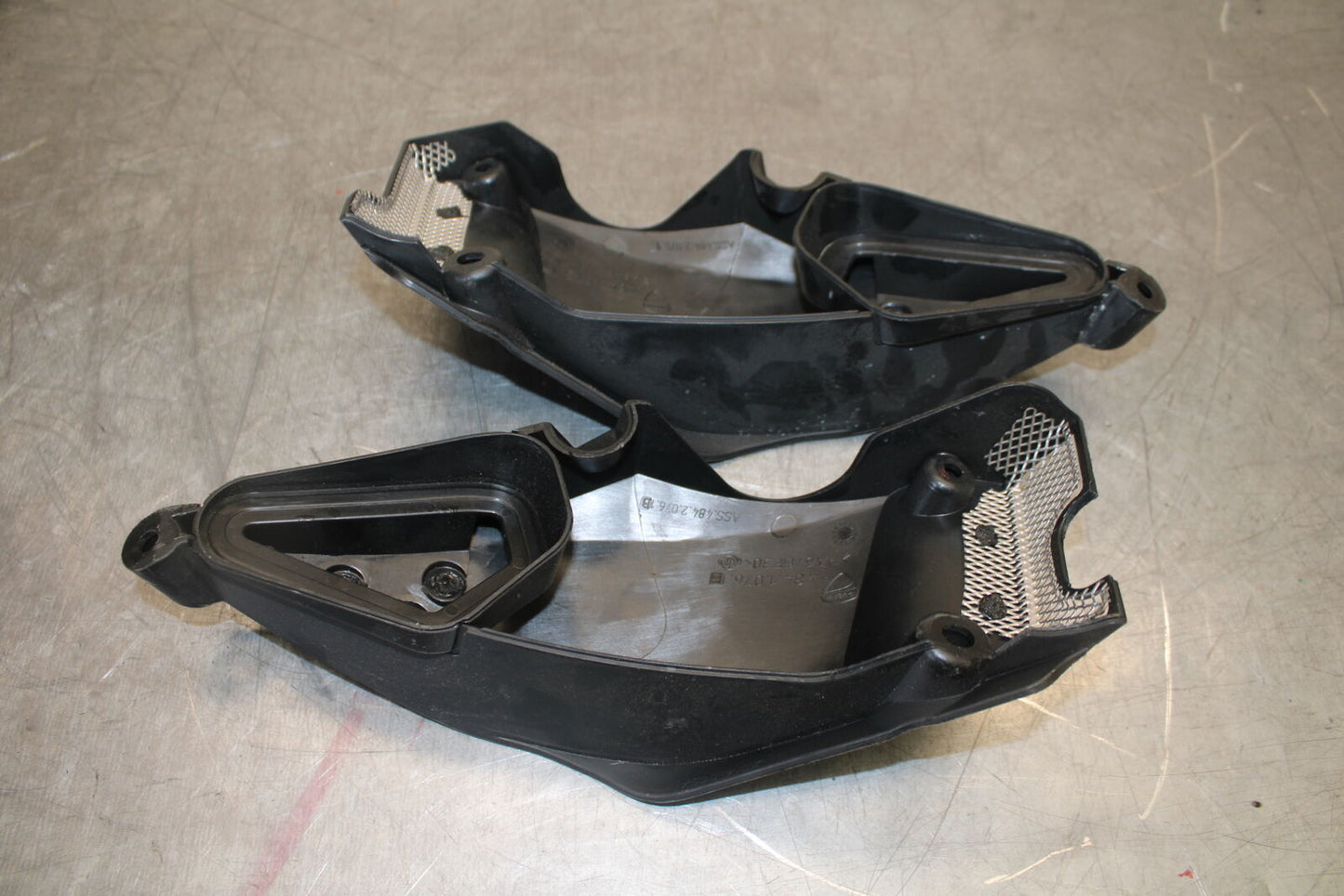 12-13 DUCATI STREETFIGHTER 848 AIR INTAKE SET BB705