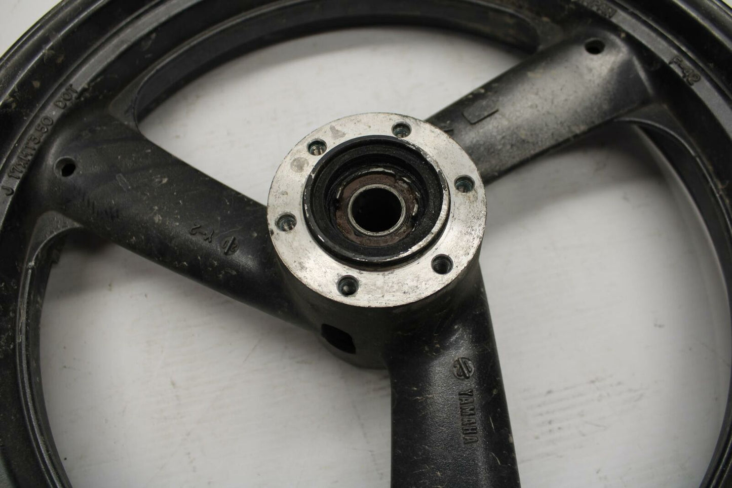 96 YAMAHA YZF750R FRONT WHEEL BB237