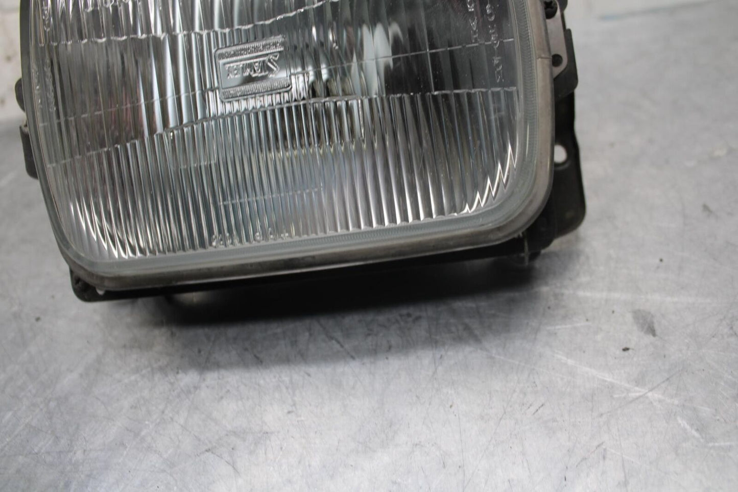 1984 Honda Interceptor 750 VF750F FRONT HEADLIGHT HEAD LIGHT LAMP BB38
