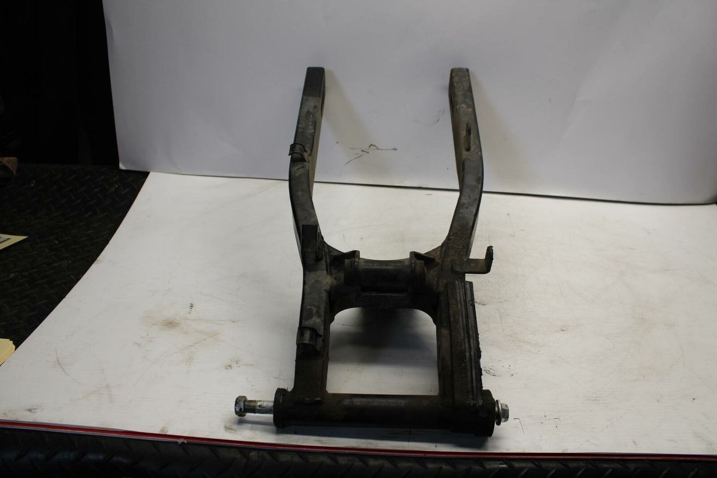 04-09 SUZUKI GS500F  SWINGARM BACK SUSPENSION SWING ARM 61000-01D10-YCH BB261