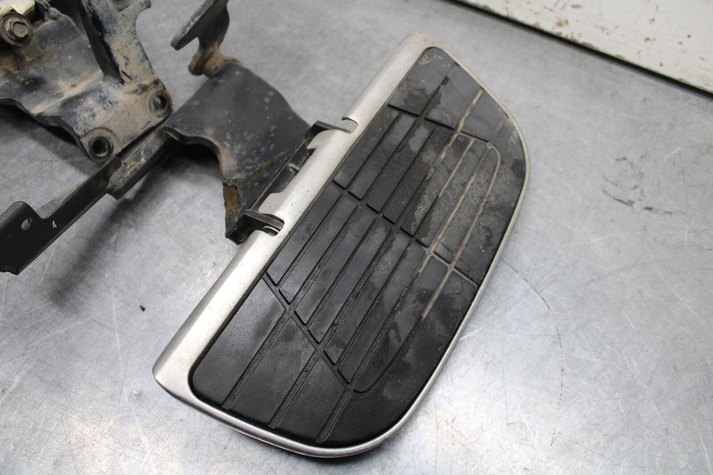 02-04 HONDA VTX1800S FRONT FOOT RESTS PEGS STEPS SET PAIR BB712