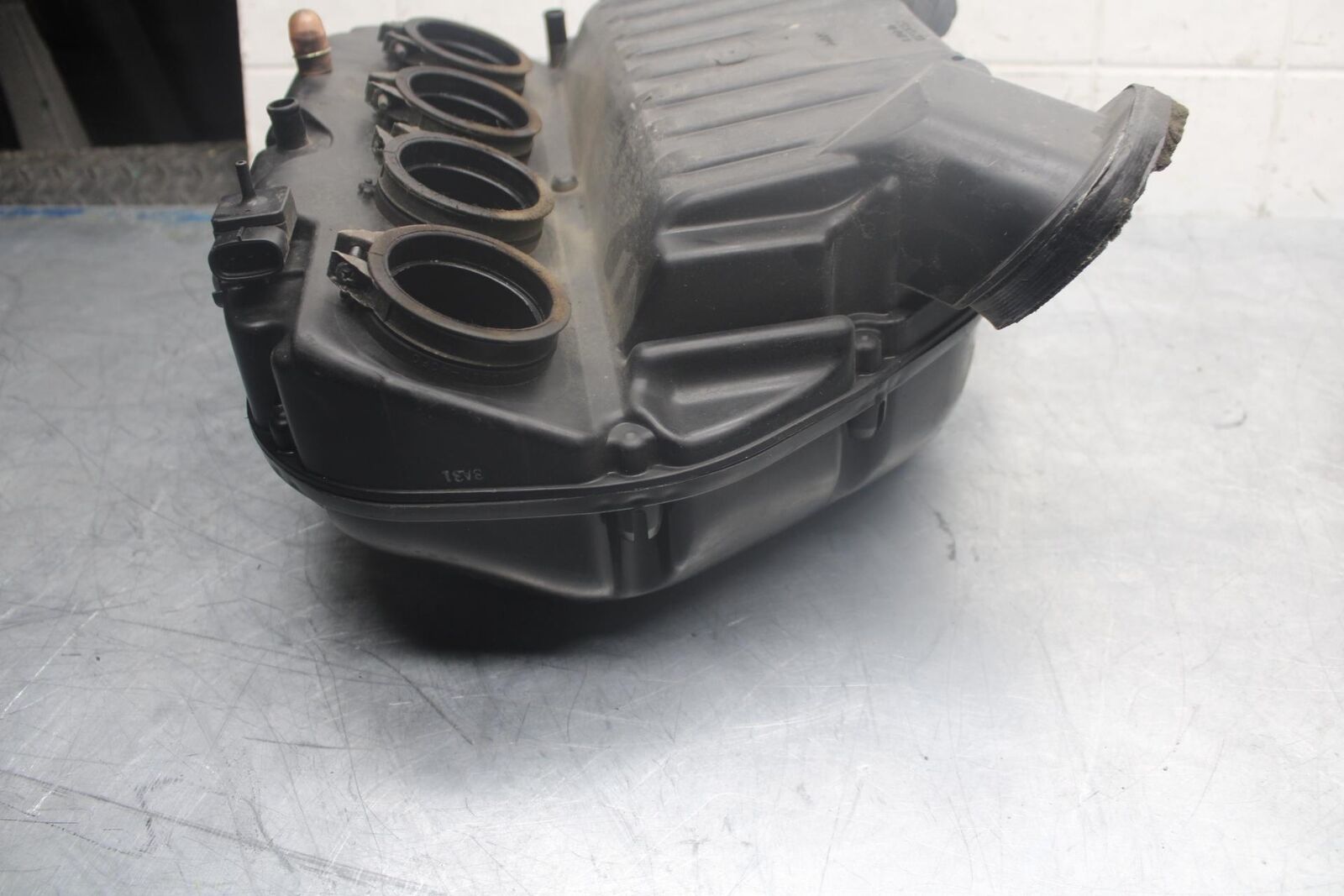 03-04 SUZUKI GSXR1000 AIRBOX AIR INTAKE FILTER BOX 13700-40F20 BB459