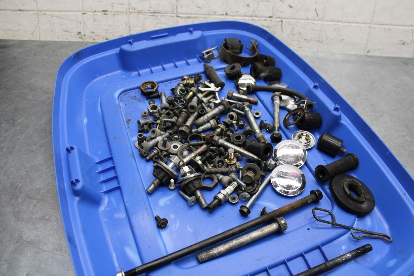 00-01 KAWASAKI ZZR600 ENGINE AND MISC.BOLTS HARDWARE MOTOR SCREWS BB568