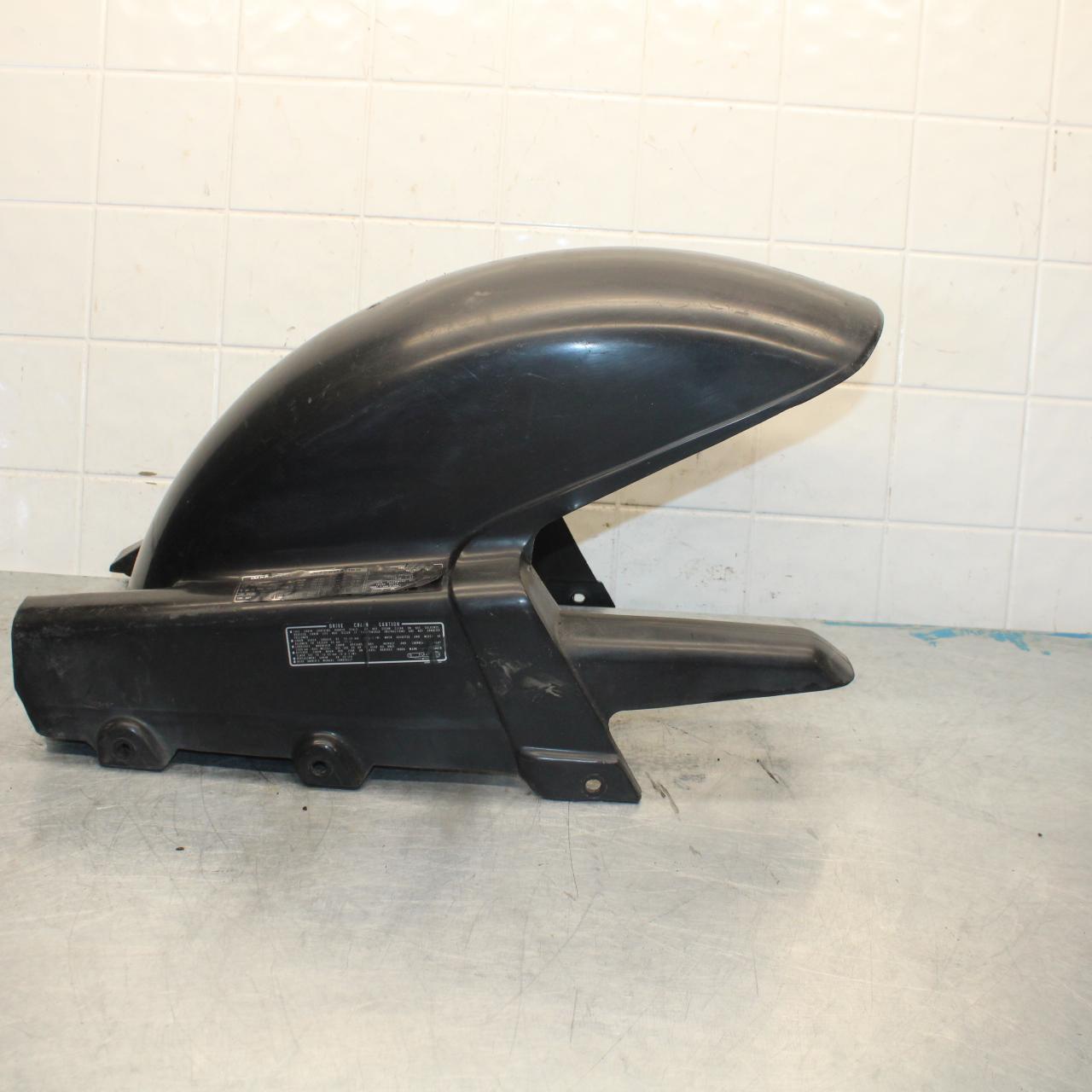 87-96 HONDA CBR1000F REAR BACK WHEEL TIRE HUGGER FENDER W CHAIN GAURD BB420