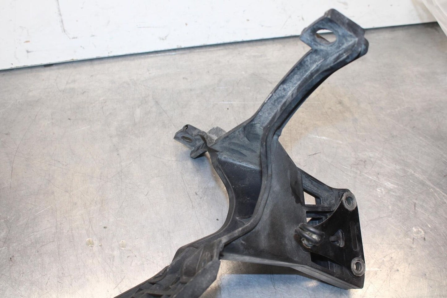 1999 Suzuki GSXR600 UPPER FAIRING MIRROR GAUGES STAY BRACKET BB608