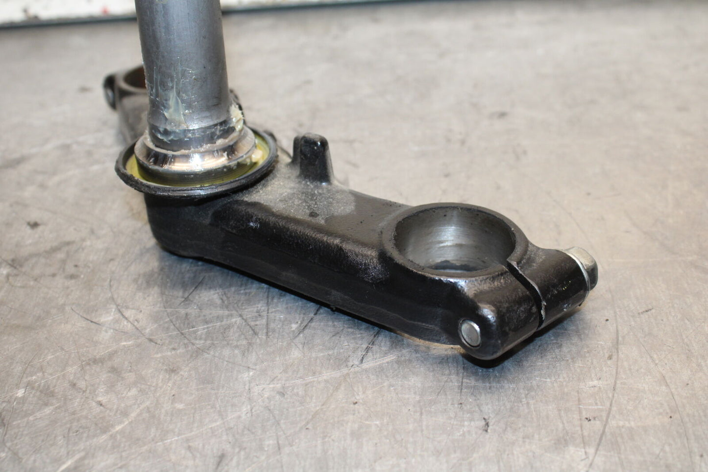 15-16 HONDA CB300F FRONT FORKS CLAMP LOWER TRIPLE TREE STEM BB740