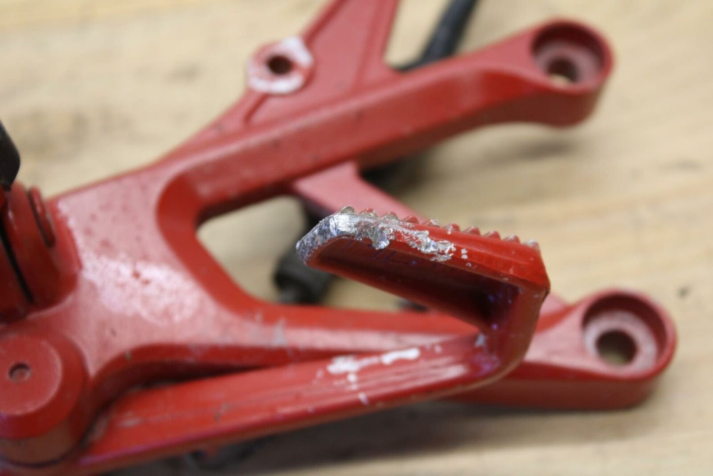 01-06 HONDA CBR600F4I RIGHT REARSET REAR SET DRIVER FOOT PEG REST BB314