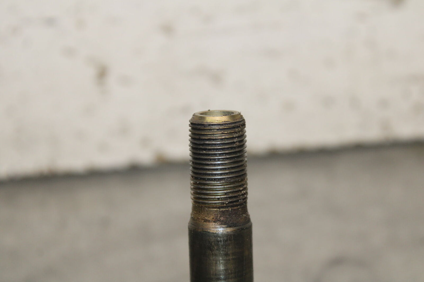 03-04 TRIUMPH DAYTONA 600 FRONT WHEEL RIM AXLE PIVOT BOLT BB745