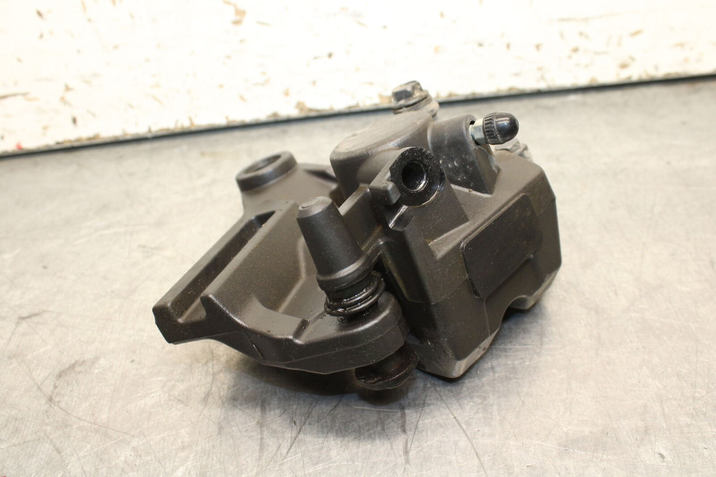 19-24 YAMAHA R3 REAR BACK BRAKE CALIPER W MOUNT BRACKET BB736