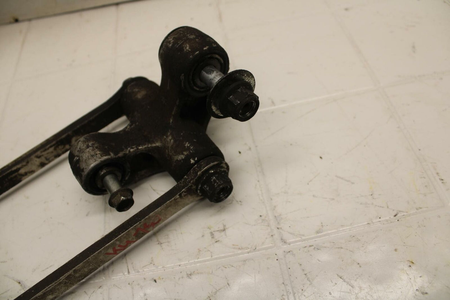 04-05 SUZUKI GSXR750 REAR DOGBONE SHOCK LINKAGE LINK 62600-35880 BB11