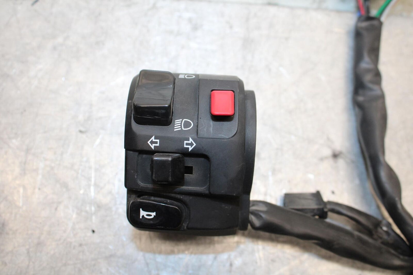17 KAWASAKI Z900 ZR900 LEFT CLIP ON HANDLE HORN SIGNALS SWITCH SWITCHES BB549