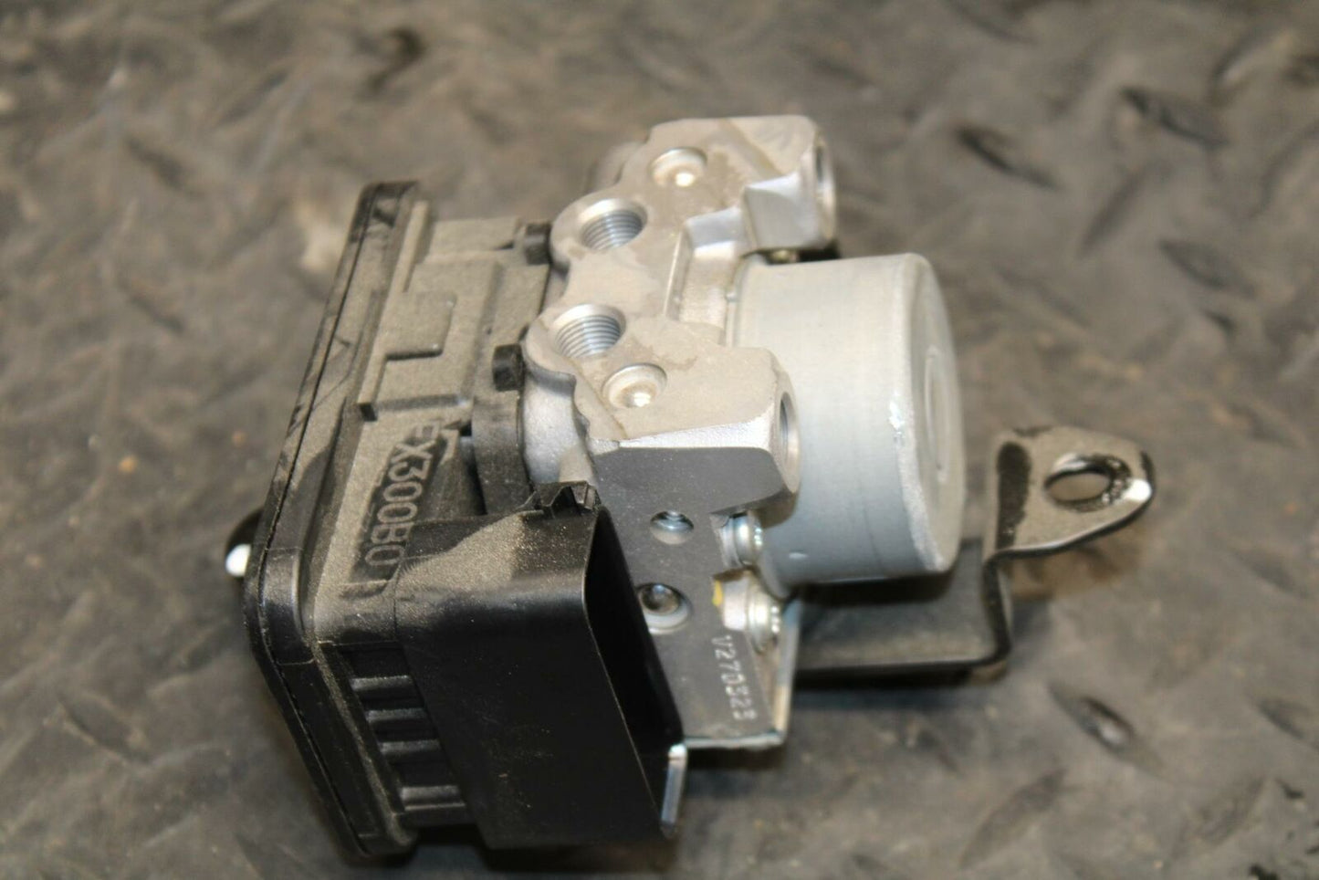 17 KAWASAKI NINJA 300 ABS PUMP UNIT MODULE BB215
