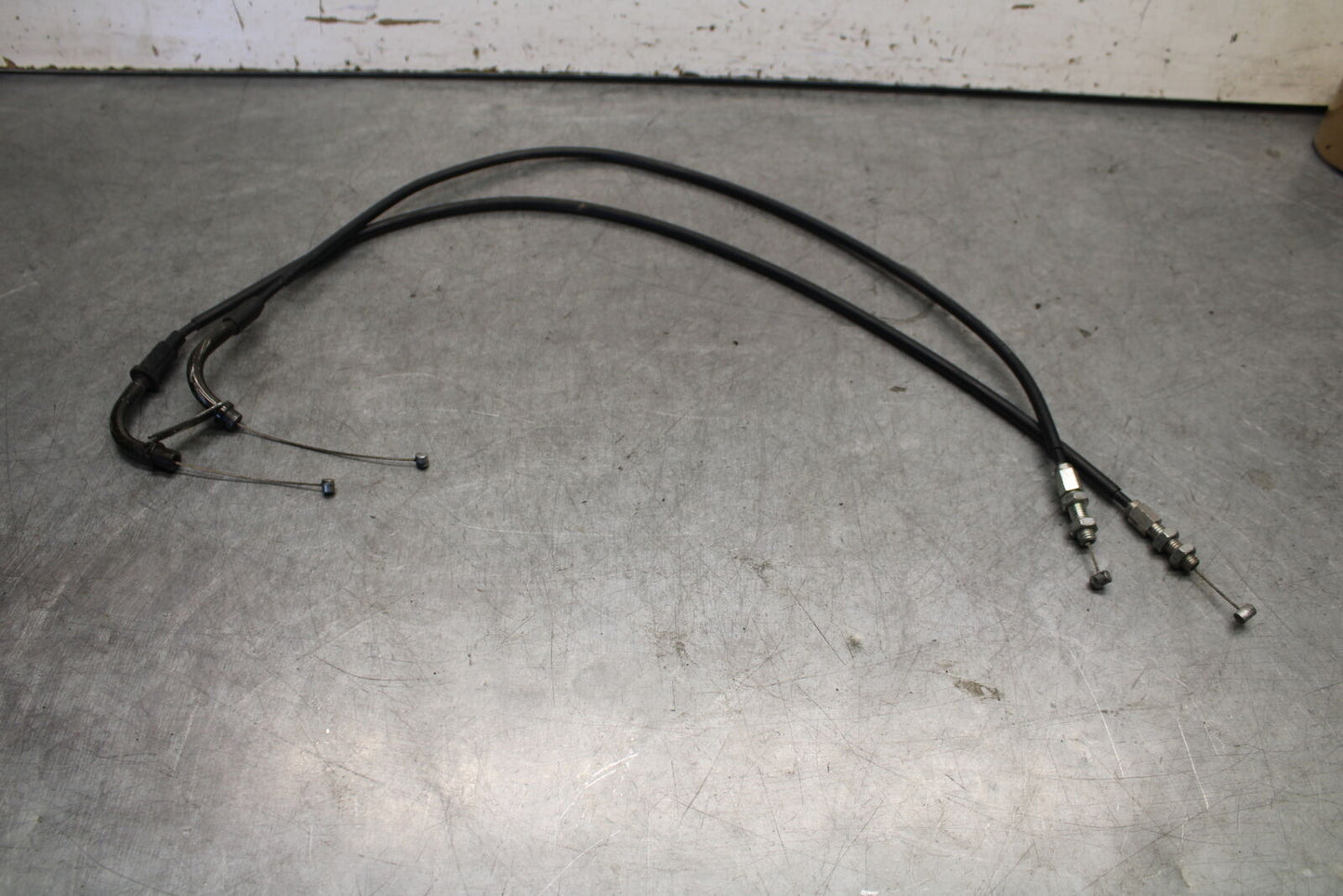 05-06 SUZUKI GSXR1000 THROTTLE CABLES LINES 58300-41G00 58300-41G10 BB677