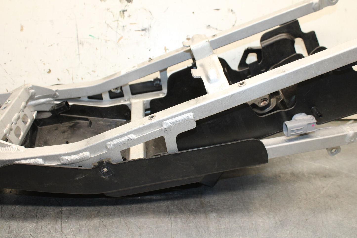 21-24 APRILIA TUONO 660 FACTORY REAR SUBFRAME BACK SUB FRAME BB733