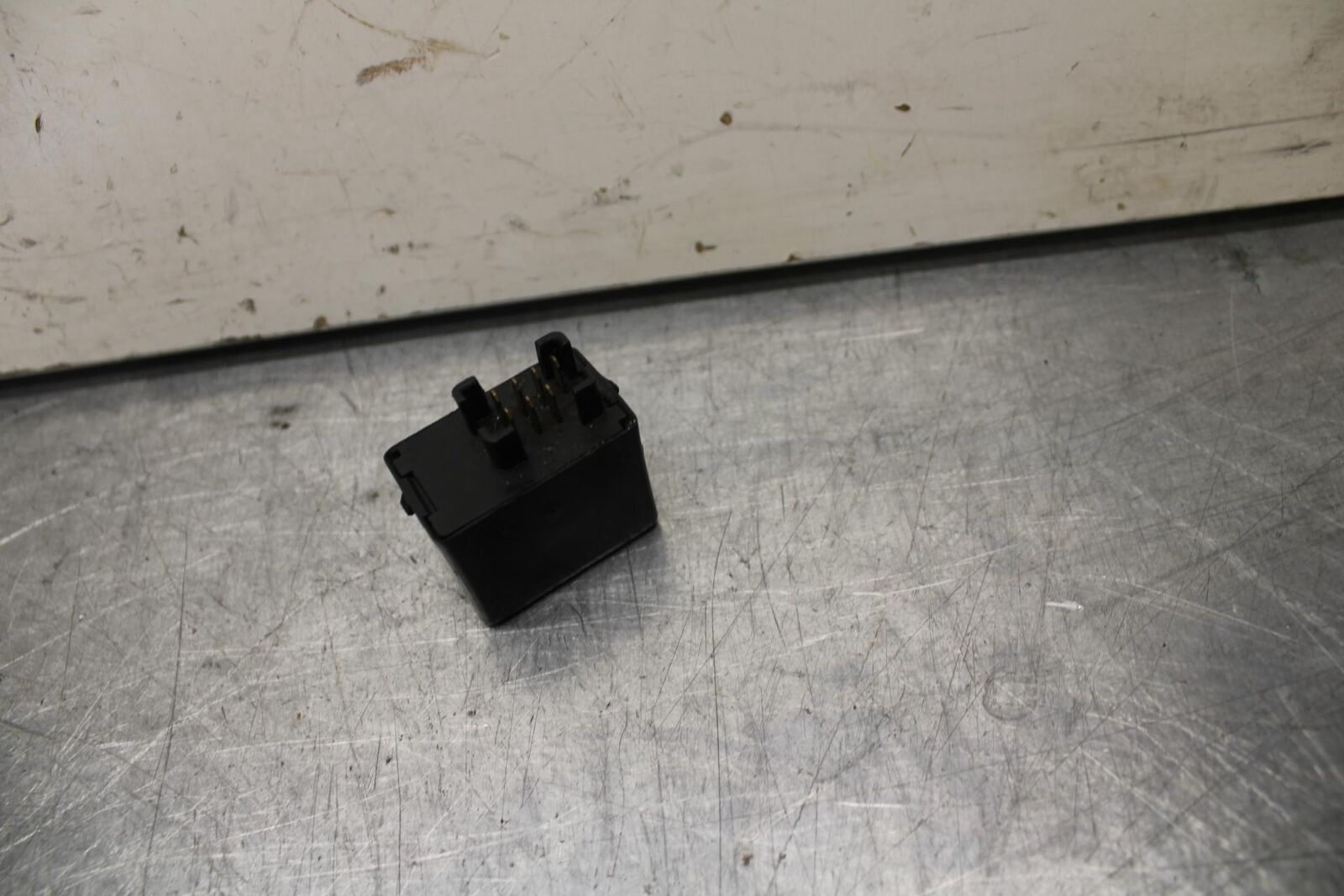 01 SUZUKI GSXR1000 TURN SIGNAL BLINKER RELAY FLASHER SWITCH 38610-03F00 BB100