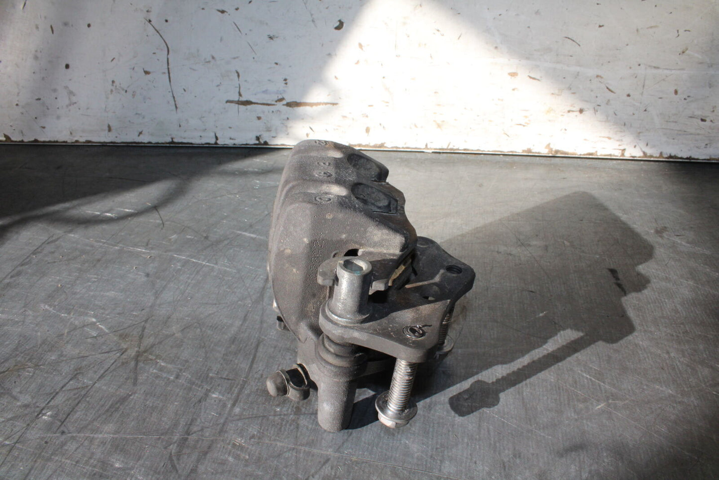 19-22 KAWASAKI Z400 RIGHT FRONT BRAKE CALIPER BB708