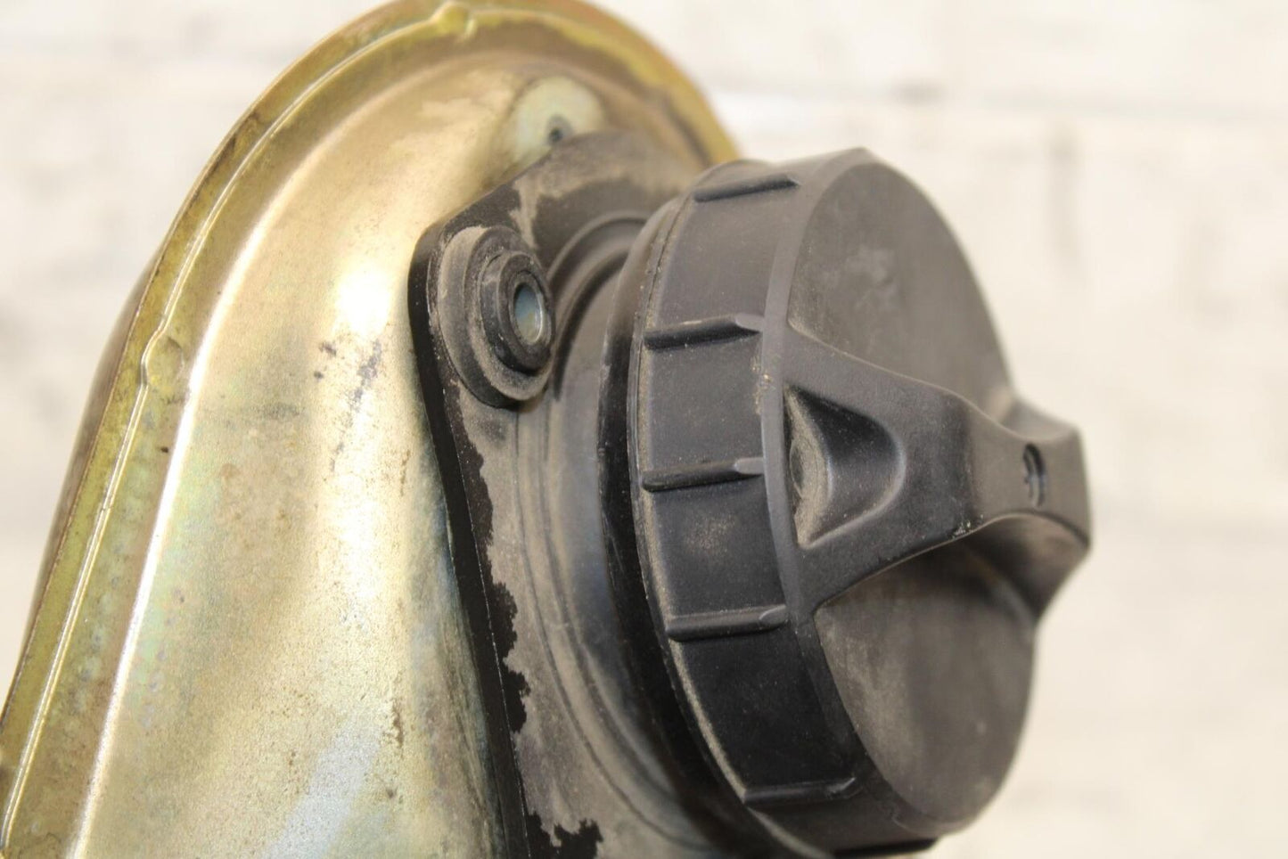 2004 Suzuki Intruder 1500 VL1500 FUEL TANK GAS CAP BB573