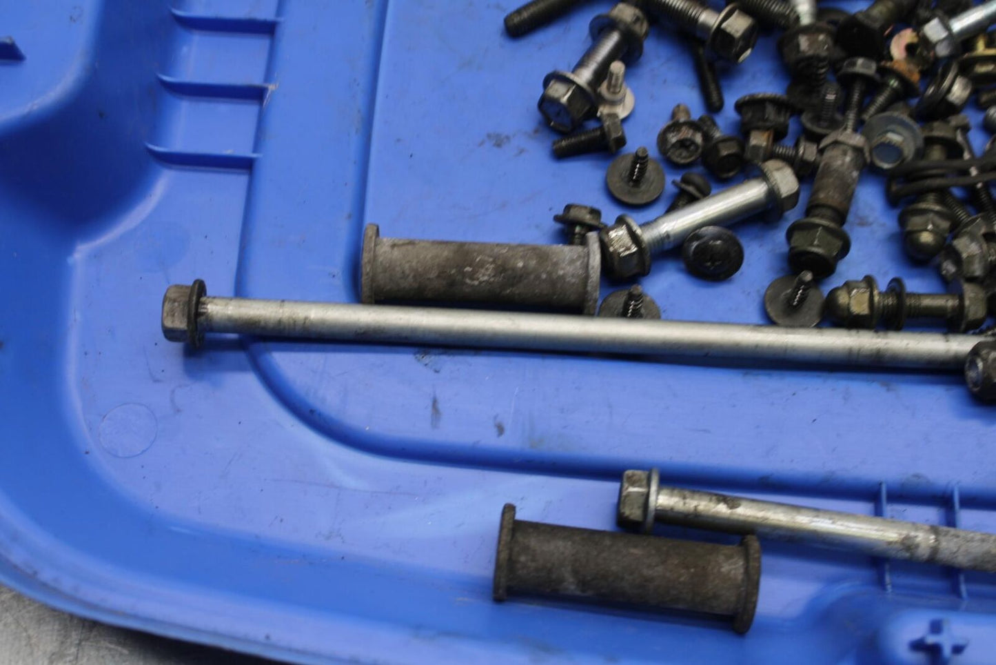 04-09 SUZUKI GS 500 FH GS500F LEFTOVER MOUNTING BOLTS HARDWARE MOTOR BB97