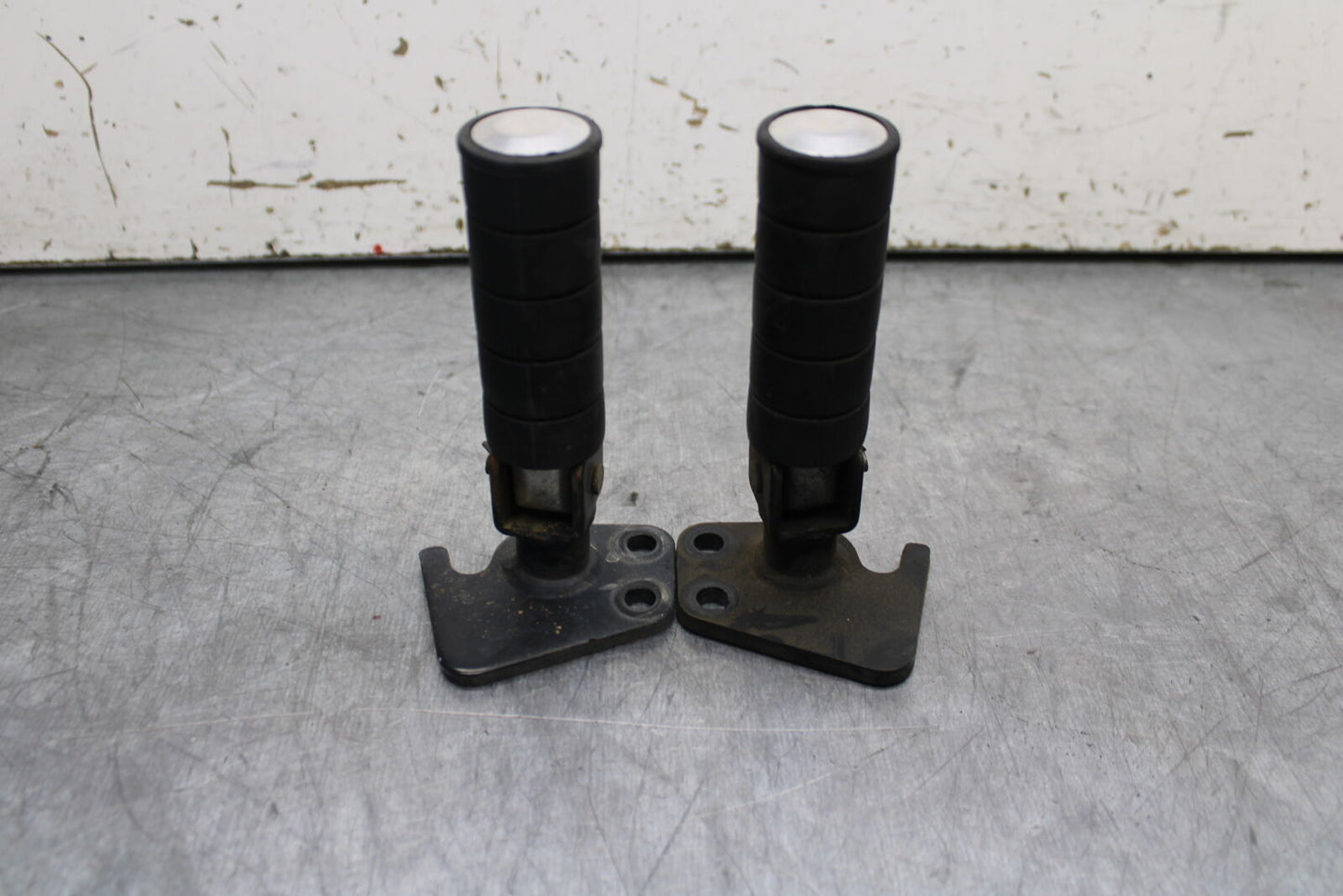 99-00 YAMAHA V STAR 1100 REAR PASSENGER FOOT STEP PEG BB711