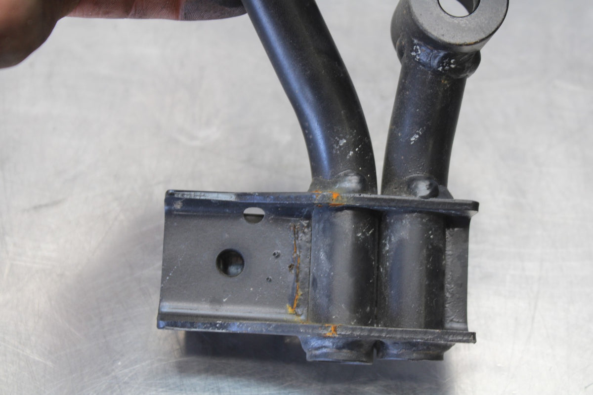 24-25 KAWASAKI ELIMINATOR 450 RIGHT FRONT FOOT PEG STEP BRACKET MOUNT BB869
