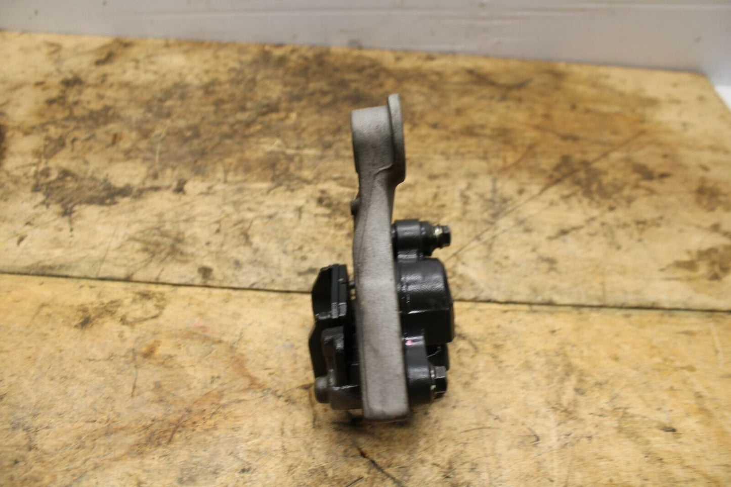 16-18 HONDA CBR500R REAR BACK BRAKE CALIPER W MOUNT BRACKET BB345