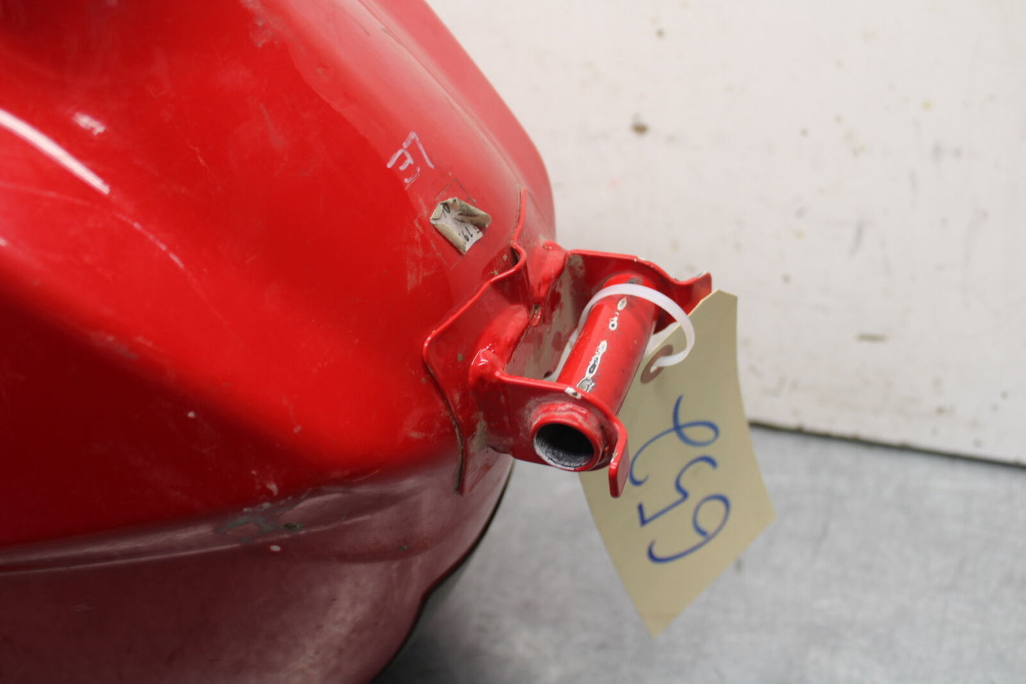 09-11 TRIUMPH DAYTONA 675 GAS TANK FUEL CELL PETROL RESERVOIR BB652