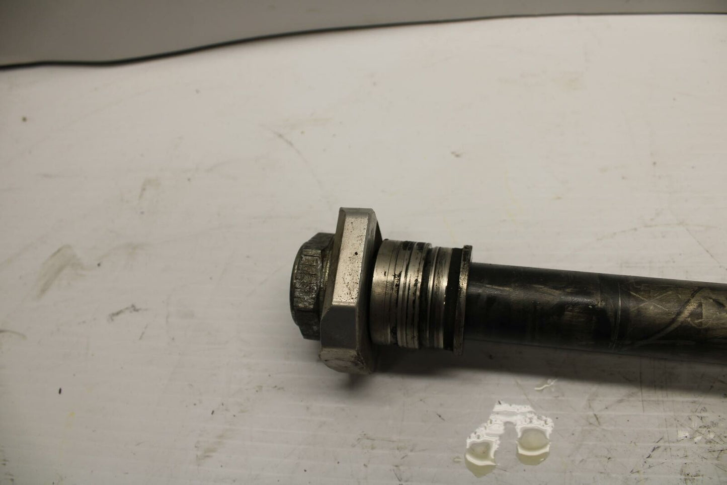 08-09 SUZUKI GSXR600 REAR AXLE BACK WHEEL RIM PIVOT BOLT AXEL 64711-49G00 BB250
