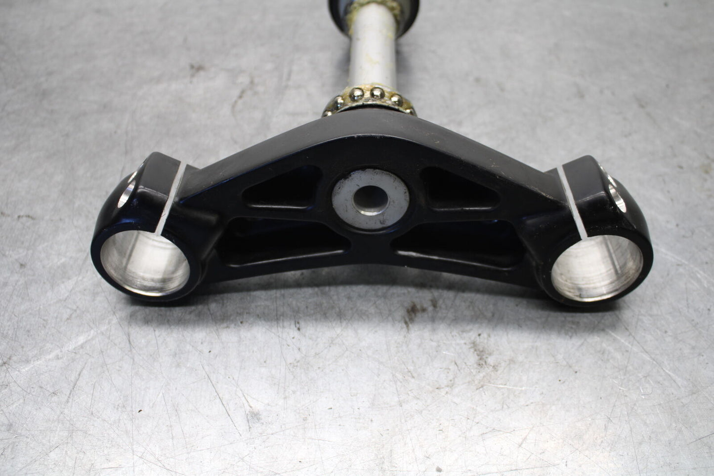 19-21 TRIUMPH SPEED TWIN 1200 FRONT FORKS CLAMP LOWER TRIPLE TREE T2044712 BB653