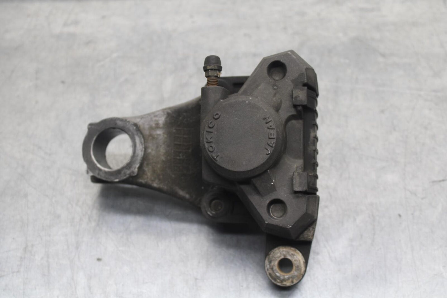 1999 Suzuki GSXR600 REAR BACK BRAKE CALIPER W MOUNT BRACKET BB608