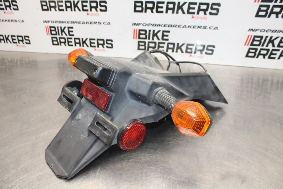 06 SUZUKI SV650S REAR BACK FENDER MUD GUARD BB783