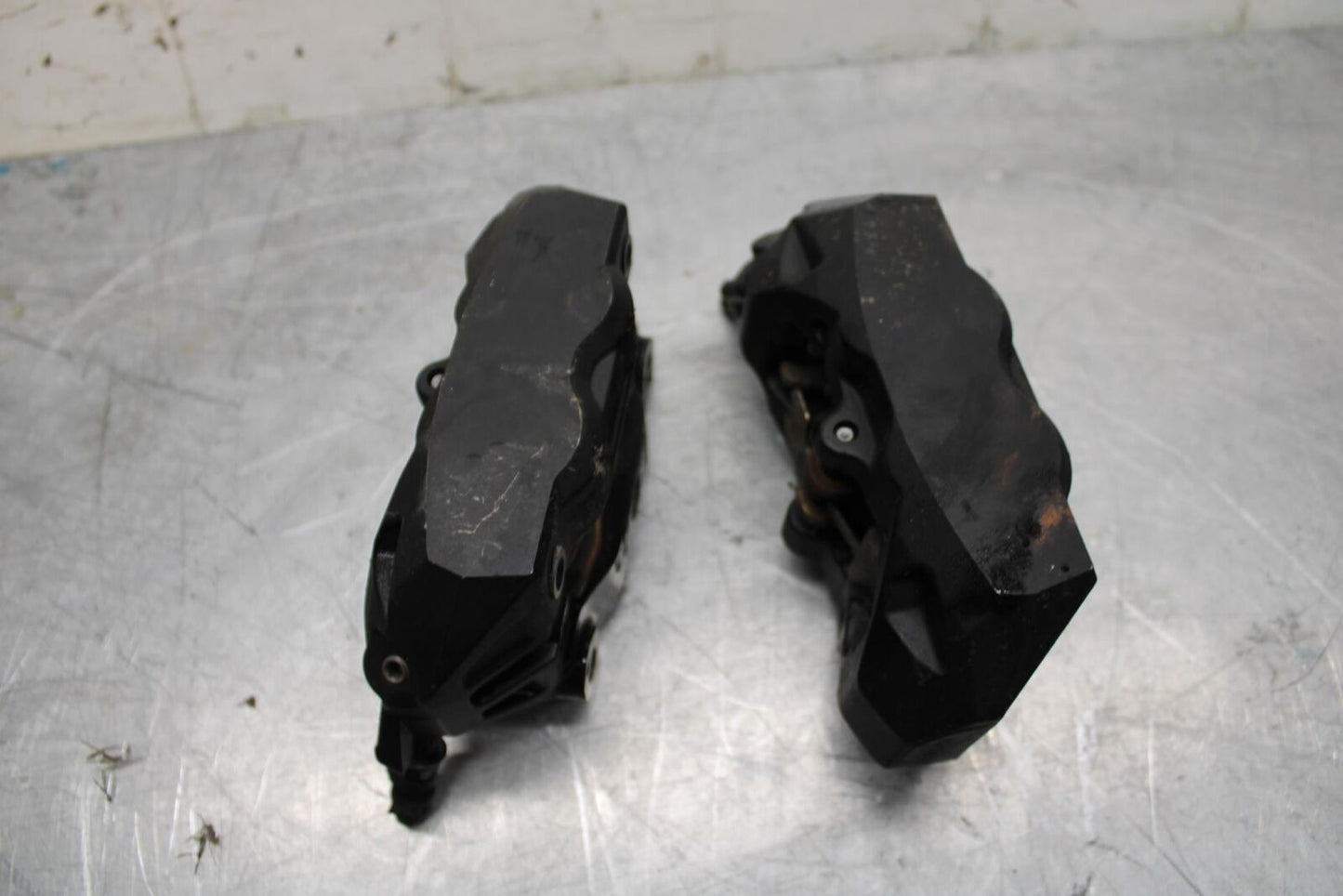 17-21 TRIUMPH STREET TRIPPLE R ABS BREMBO FRONT BRAKE CALIPER SET PAIR bb452